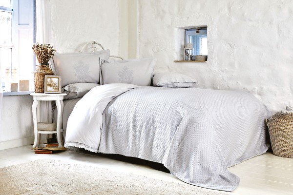 Karaca Home Elonora grau Bettwäsche Set mit Spitze und Bamboo Tagesdecke